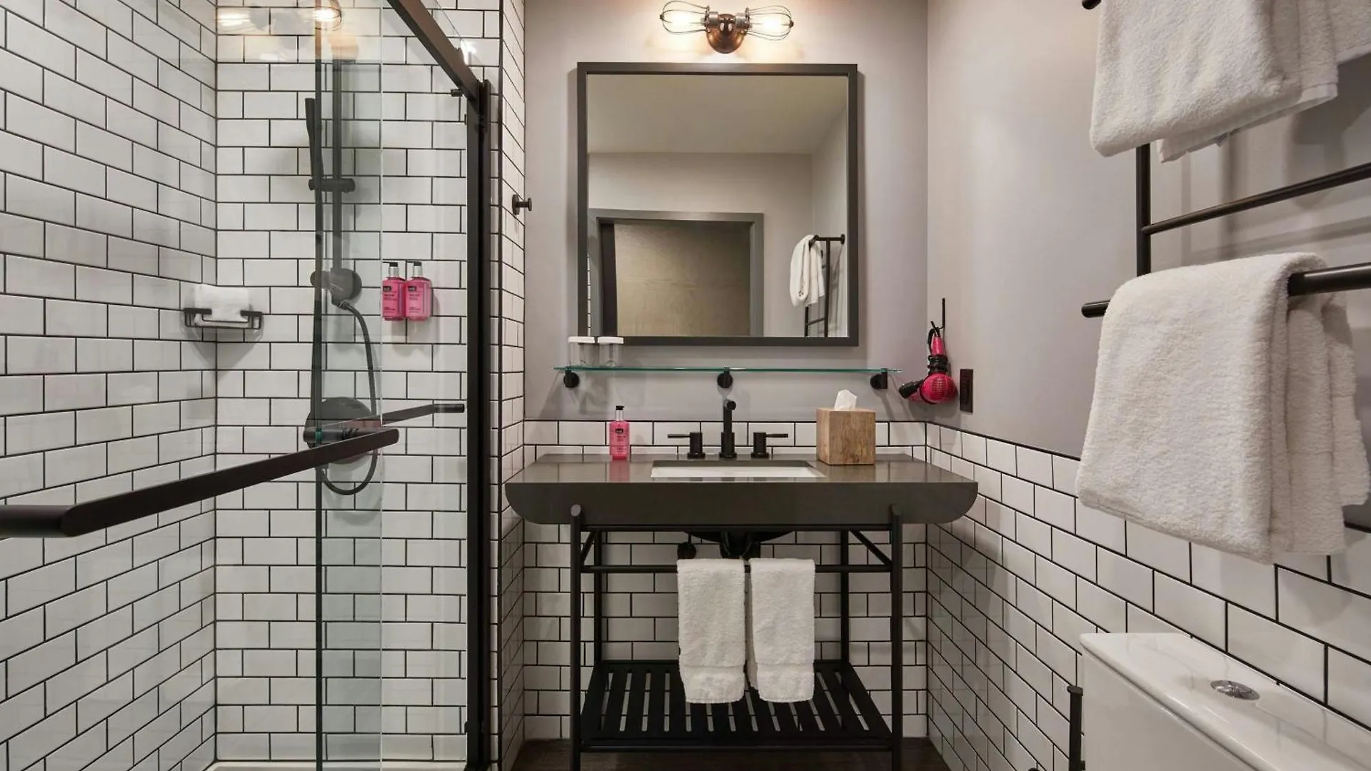 *** Hotel Moxy Belfast City Royaume-Uni