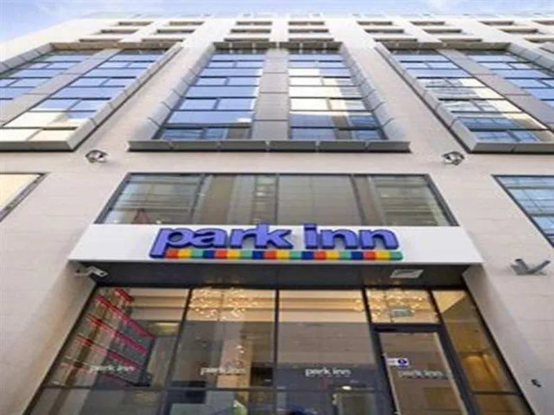 Moxy Belfast City 3*,