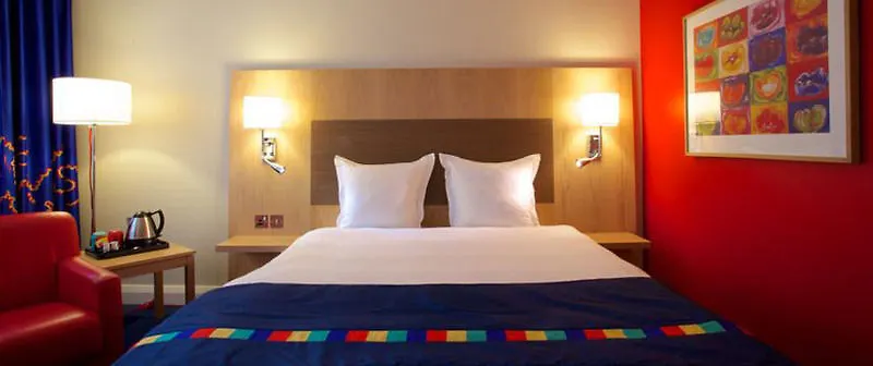 Moxy Belfast City 3*,