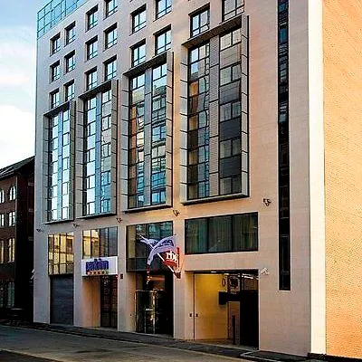 Moxy Belfast City 3*,
