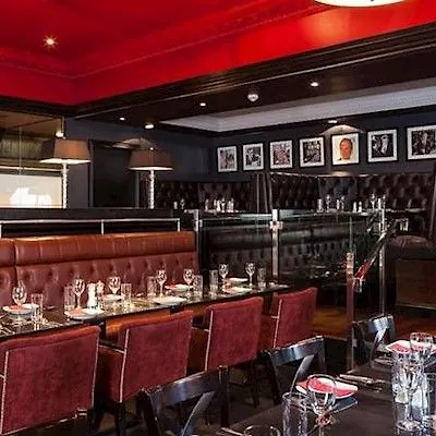 Moxy Belfast City 3*,